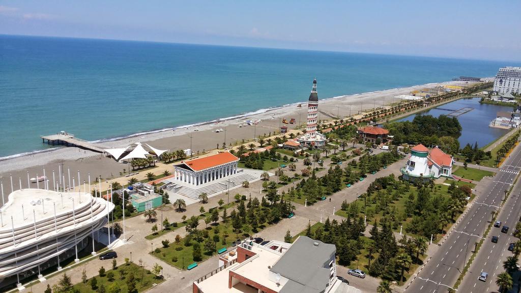 Grand Royal Batumi Aparthotel Exterior photo