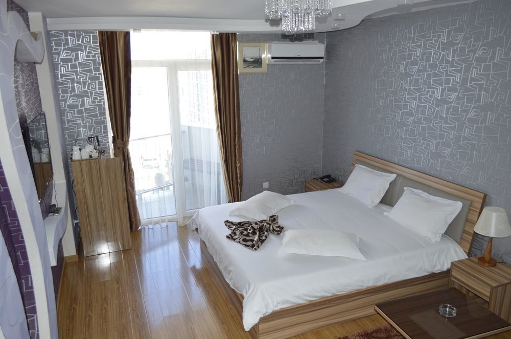 Grand Royal Batumi Aparthotel Exterior photo